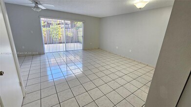 8079 NW 8th St in Miami, FL - Building Photo - Building Photo