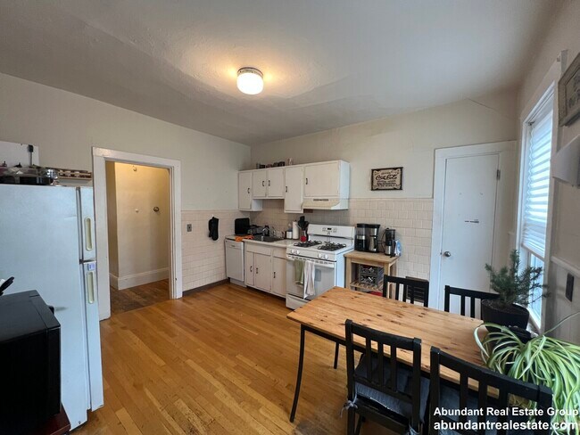 256 Summer St in Somerville, MA - Building Photo - Building Photo