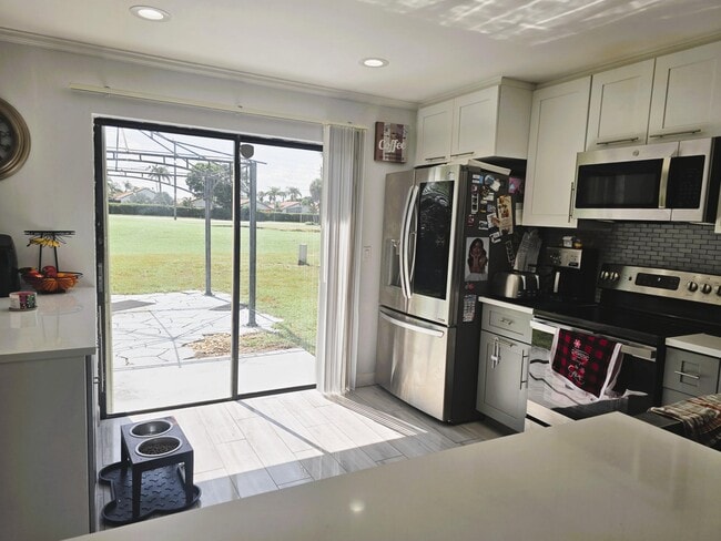 5885 Northpointe Ln in Boynton Beach, FL - Foto de edificio - Building Photo