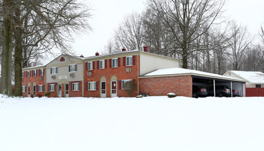 Central Park West Townhomes in Austintown, OH - Building Photo - Building Photo