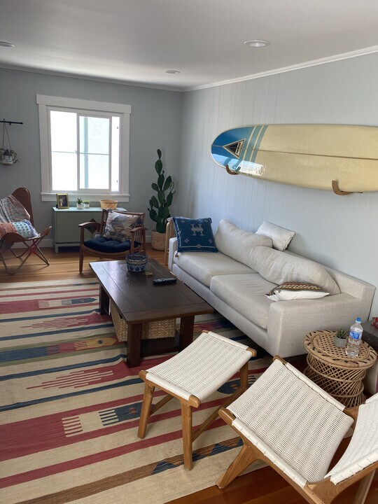 320 Anade Ave in Newport Beach, CA - Foto de edificio