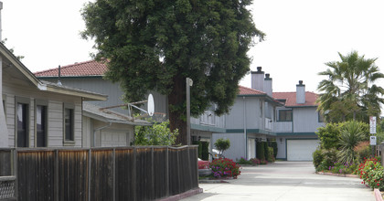 341-345 Medford Ave in Hayward, CA - Building Photo - Building Photo