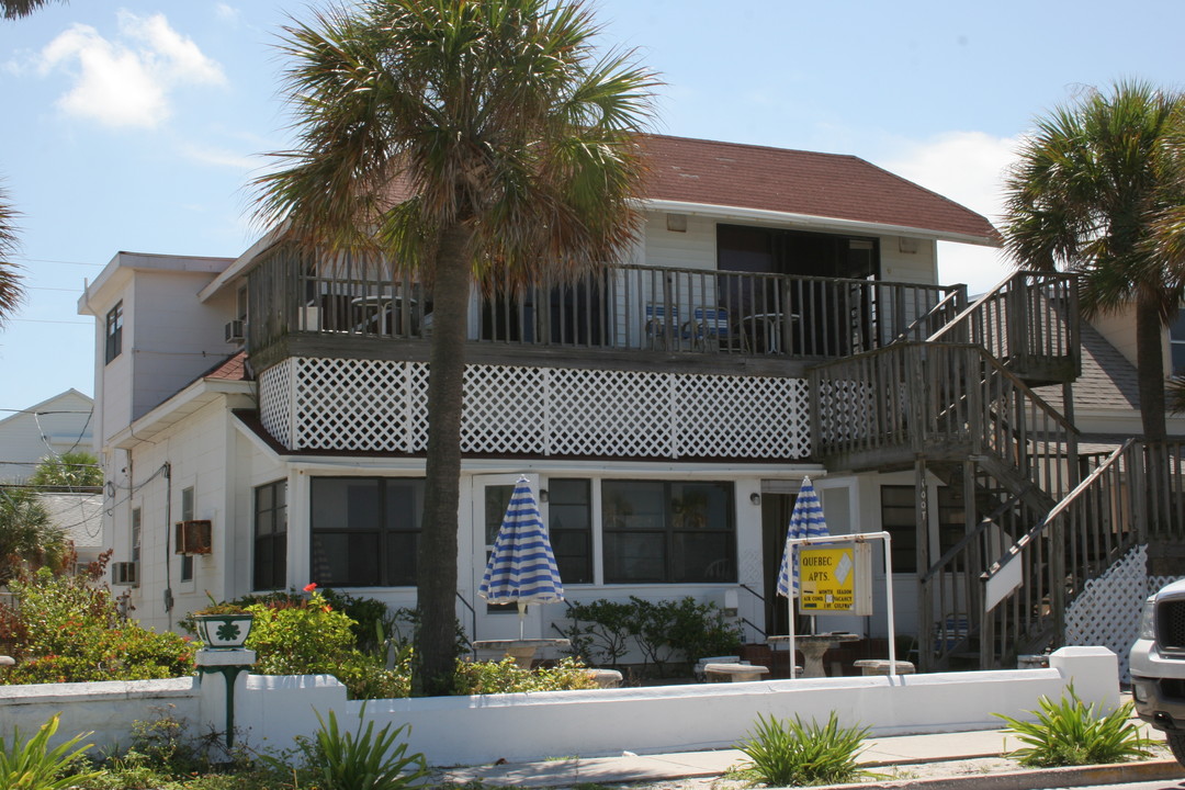 1007 Gulf Way in St Pete Beach, FL - Foto de edificio