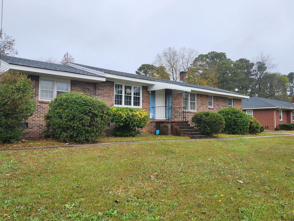 1324 West Mount Drive in Rocky Mount, NC - Building Photo