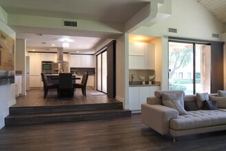 132 Desert W Dr in Rancho Mirage, CA - Building Photo - Building Photo