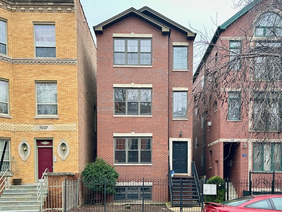 1033 N Mozart St in Chicago, IL - Building Photo