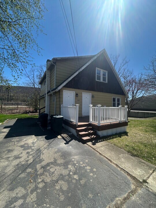 427 S Hamilton St, Unit B in Painted Post, NY - Foto de edificio