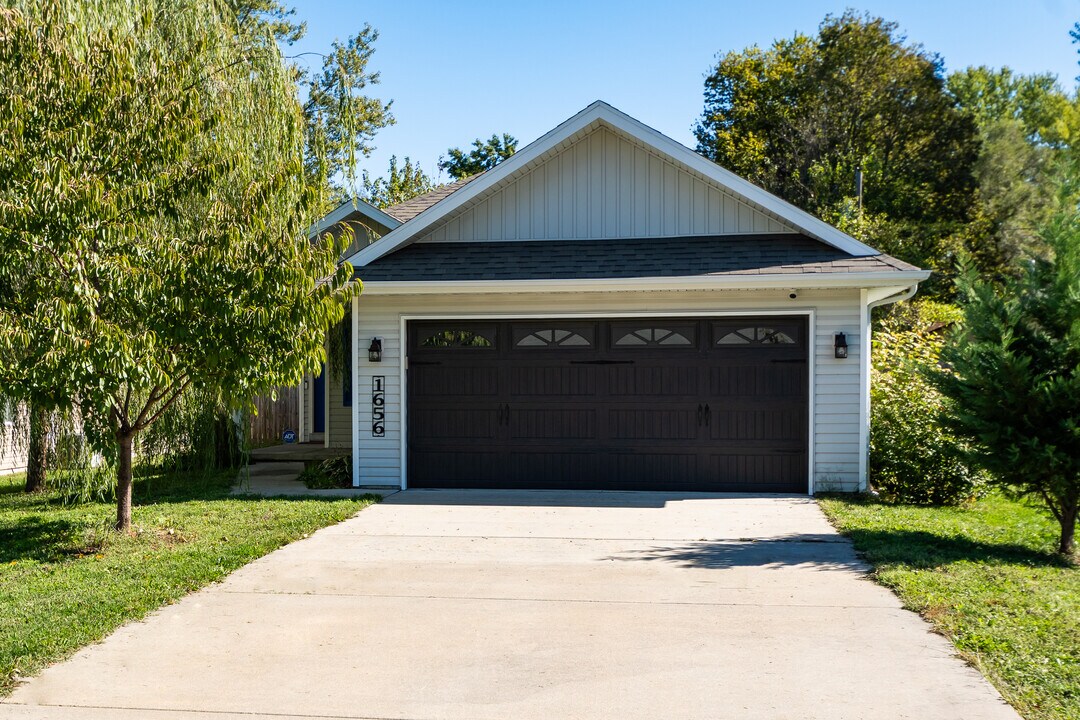 1656 N Marlan Ave in Springfield, MO - Building Photo