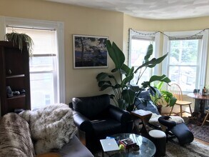 59 Cedar St, Unit 2R in Somerville, MA - Foto de edificio - Building Photo