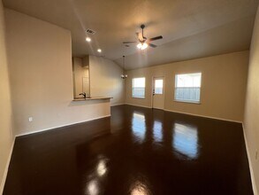 220 Kaspar Way in Canyon Lake, TX - Building Photo - Building Photo