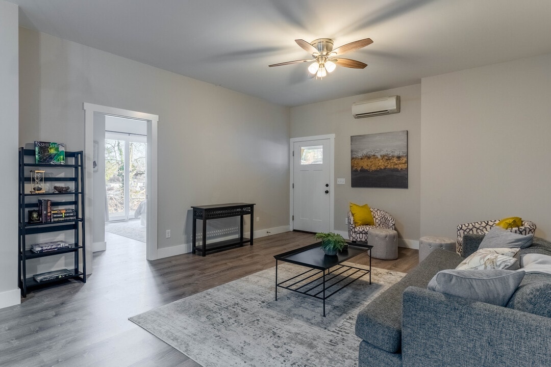 10-100 Laurel Loop, Unit 100 in Asheville, NC - Building Photo