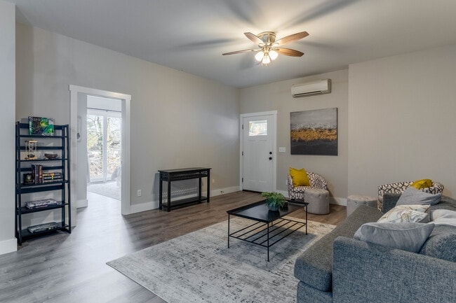 10-100 Laurel Loop, Unit 100