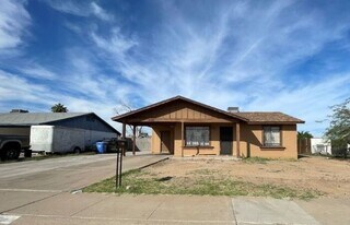 4542 E Southern Ave in Phoenix, AZ - Building Photo