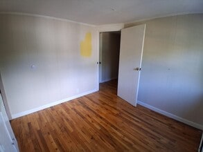 76 E Shore Rd in Holbrook, MA - Building Photo - Building Photo