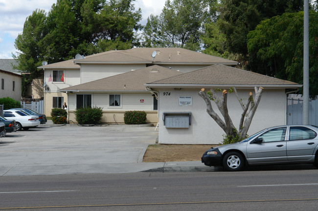 974 E Chase St in El Cajon, CA - Foto de edificio - Building Photo