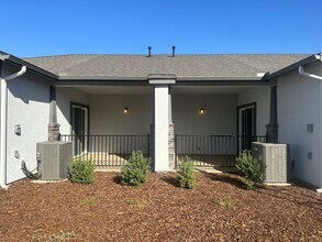 514 S Summit St-Unit -514 S. Summit St. #101 in Visalia, CA - Building Photo - Building Photo