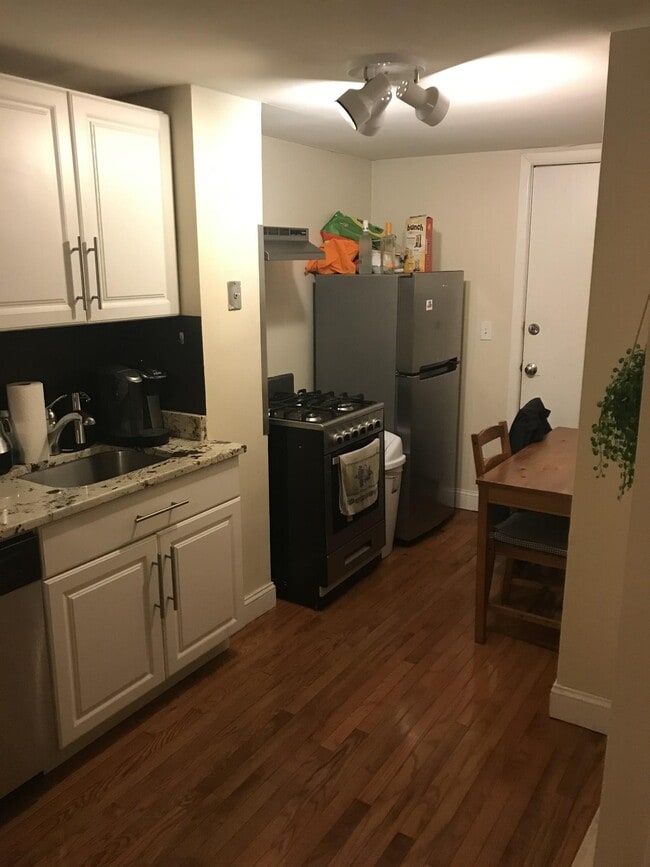 238 Everett St, Unit 1 in Boston, MA - Building Photo - Building Photo