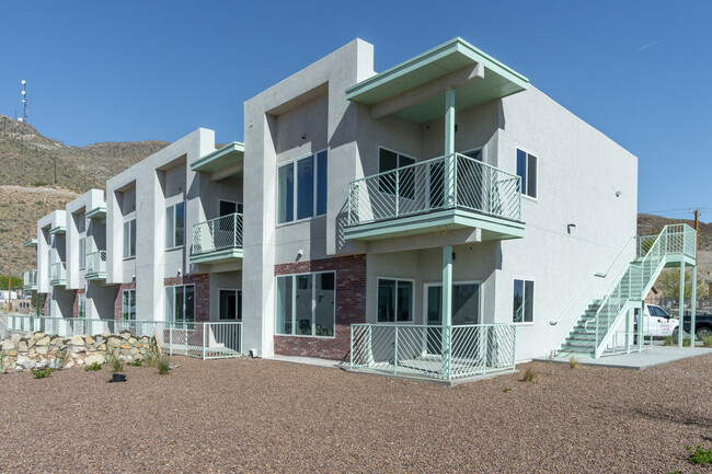 Scenic View in El Paso, TX - Foto de edificio - Building Photo