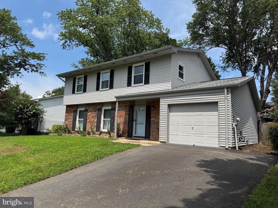 1717 Fallsway Dr in Crofton, MD - Building Photo