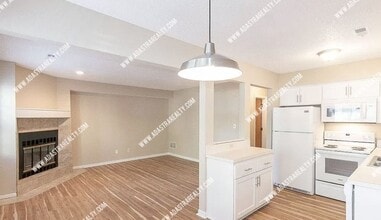 318 Birch Ln in Lawrence, KS - Building Photo - Building Photo