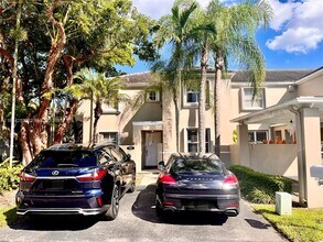 5431 SW 70th Pl N in Miami, FL - Building Photo - Building Photo
