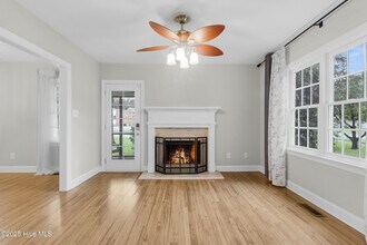 1609 Lucerne Way in New Bern, NC - Building Photo - Building Photo