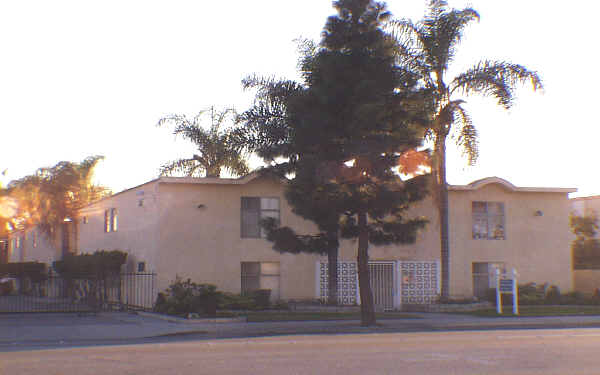 11026 Imperial Hwy in Norwalk, CA - Building Photo - Building Photo