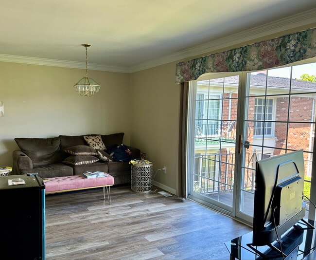 property at 474 Fox Hills Dr S
