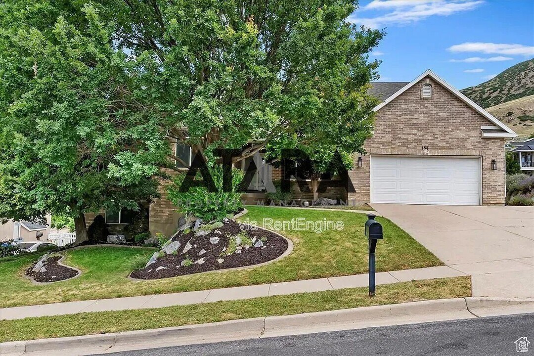 154 W 1100 N in Farmington, UT - Building Photo