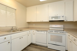 Avondale Apartments in Sacramento, CA - Building Photo - Interior Photo