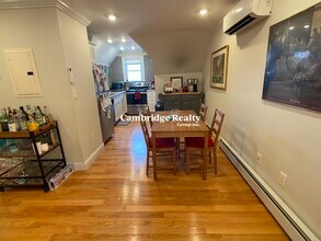 67 Temple St, Unit 3 in Somerville, MA - Building Photo - Building Photo