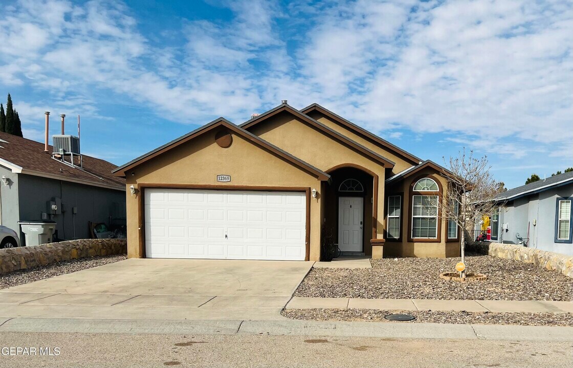 12369 Tierra Apache Rd in El Paso, TX - Building Photo