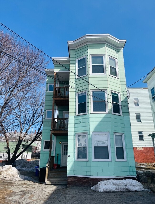 98 Blake St, Unit Apt 2 in Lewiston, ME - Building Photo - Building Photo