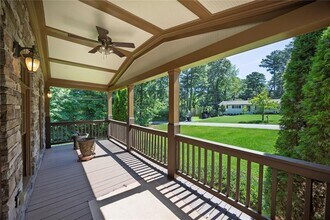 2460 Sims Dr NE in Marietta, GA - Foto de edificio - Building Photo
