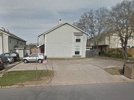 1102 Verde Dr, Unit Bi-level apt. Bryan TX in Bryan, TX - Building Photo