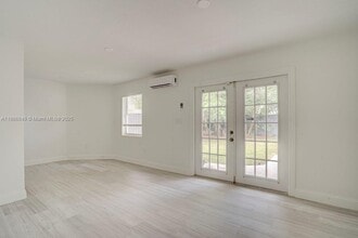 7091 Taft St in Hollywood, FL - Building Photo - Building Photo