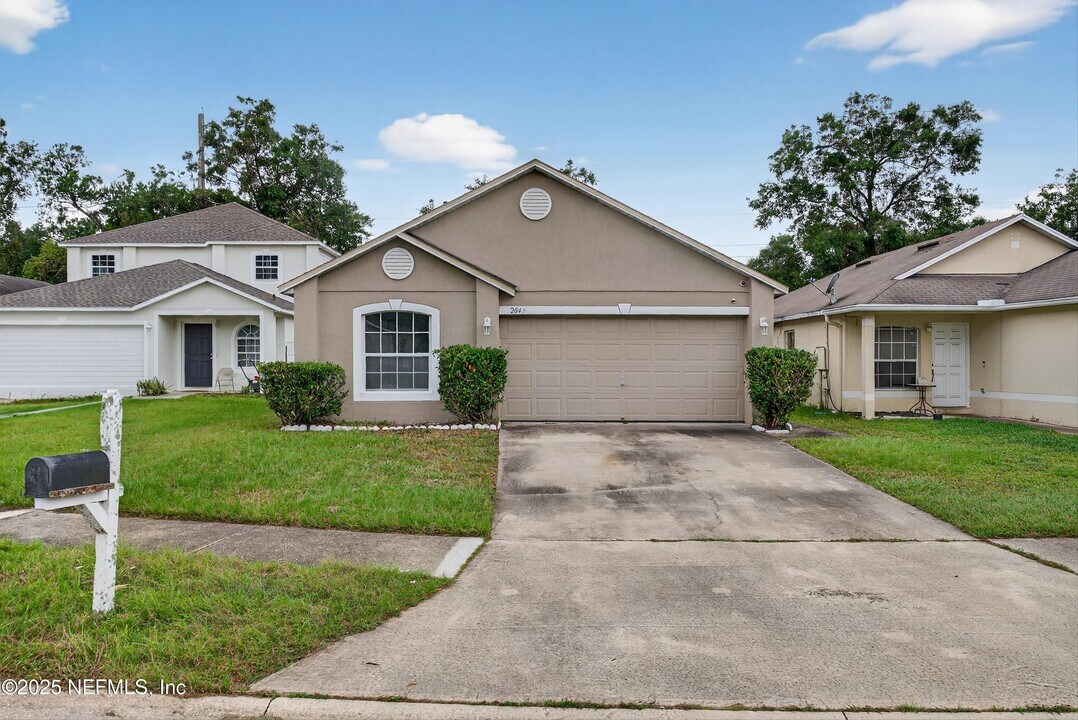 2042 Wiley Oaks Ln in Jacksonville, FL - Building Photo