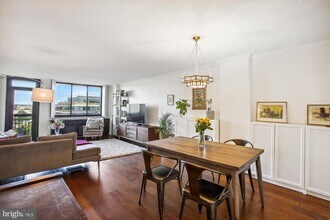 801 S Pitt St in Alexandria, VA - Building Photo - Building Photo