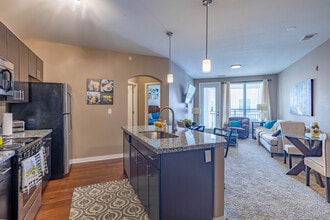 Avalon at the Pointe in Cincinnati, OH - Foto de edificio - Interior Photo