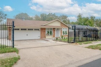 9801 Oriole Dr in Austin, TX - Building Photo - Building Photo
