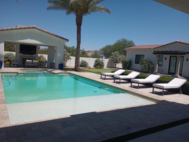 6823 E Valley Vista Ln in Paradise Valley, AZ - Building Photo - Building Photo