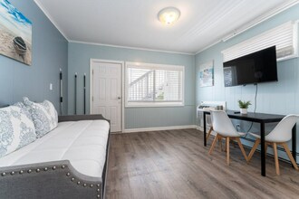 46 E Grand Ave in Old Orchard Beach, ME - Building Photo - Building Photo