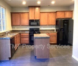 530 Candela Cir in Sacramento, CA - Building Photo - Building Photo