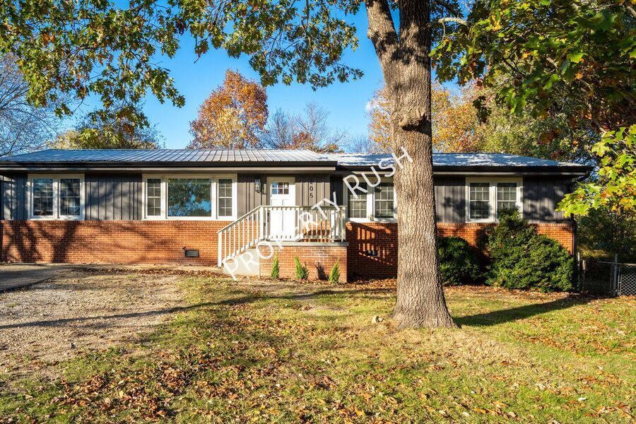 205 Hilltop Dr in Rossville, GA - Building Photo
