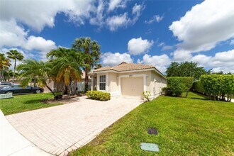 11811 SW 8th St in Pembroke Pines, FL - Building Photo - Building Photo