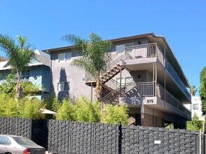 819 S Grand View St in Los Angeles, CA - Building Photo - Building Photo