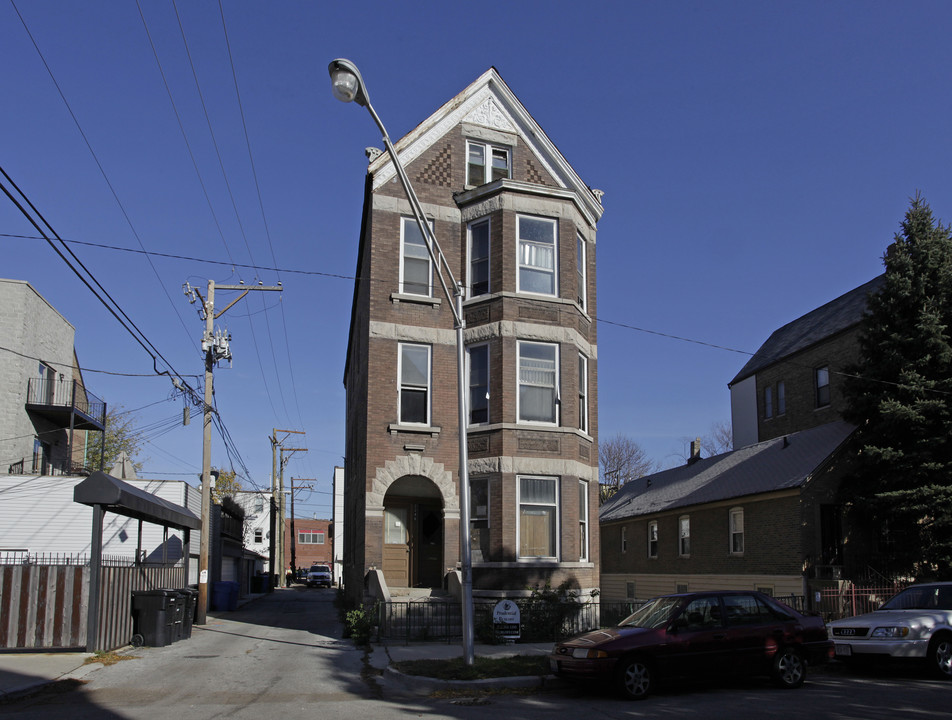 2246 W Medill Ave in Chicago, IL - Building Photo