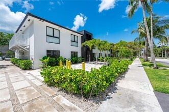 204 Sunrise Dr in Key Biscayne, FL - Building Photo - Building Photo