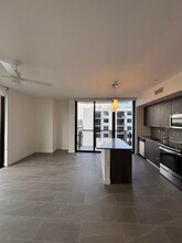 133 NE 24th St, Unit B19 in Miami, FL - Foto de edificio - Building Photo