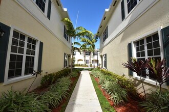 709 SW 2nd Terrace in Pompano Beach, FL - Building Photo - Building Photo